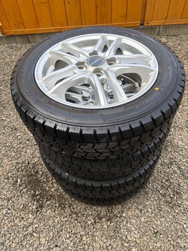 【タイヤほぼ新品】ホイール付きスタッドレスタイヤ　軽自動車用　155/65R 14