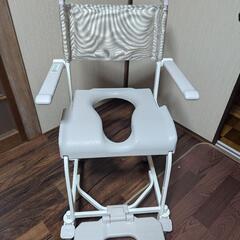 TOTO 水まわり用車いす（ソフト小穴シート）