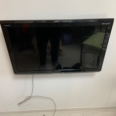 壁掛けテレビ、クロームキャスト付き