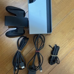 Nintendo Switch 本体 ホワイト ソフト3つ付きの画像