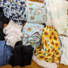 女の子服120サイズ トップス3着  ボトムス6着 パジャマ上下...