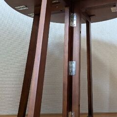 レトロな丸テーブル、折りたたみ式の画像