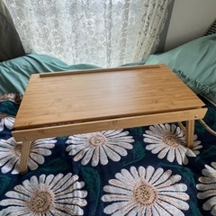 IKEA ベッドテーブルの画像