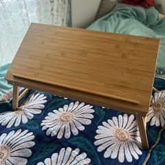 IKEA ベッドテーブルの画像