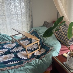 IKEA ベッドテーブルの画像