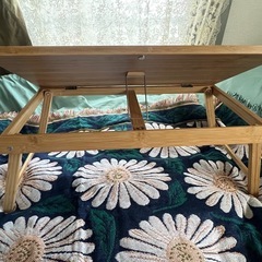 IKEA ベッドテーブルの画像