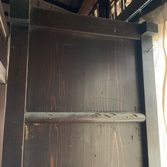 脚付古い箪笥の画像