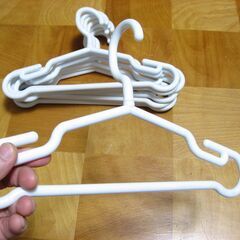 あげます　子供用ハンガーの画像