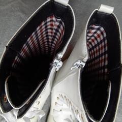 白色編み上げブーツ　サイドジッパーの画像