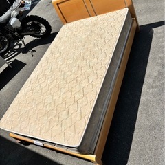 ダブルベッドの画像