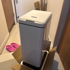 自動開閉式ゴミ箱の画像