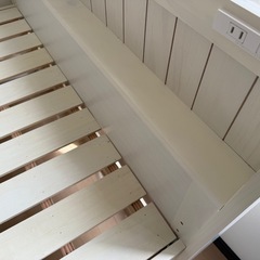 【お譲り先決まりました】ベッドフレーム セミダブルの画像