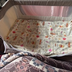 UBRAVOO ベビーベッドの画像