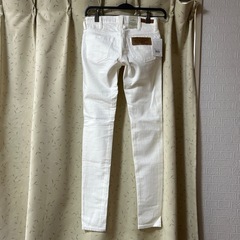 未使用☆YANUKホワイトデニムパンツの画像