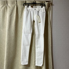 未使用☆YANUKホワイトデニムパンツの画像