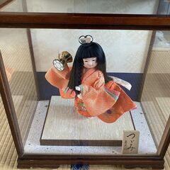 ケース入り人形　2つの画像