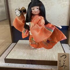 ケース入り人形　2つの画像