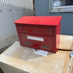 レトロな赤ポスト