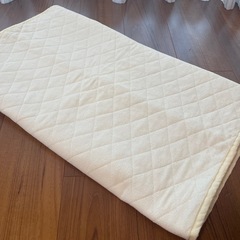 おねしょマット、防水シーツ
②