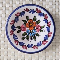 イタリヤかスペイン製の花柄小皿　3枚　壁掛けにもなりますの画像