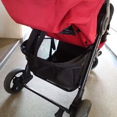 三輪ベビーカー　カトージ　KATOJI　赤ちゃん　0歳〜OK 　赤　おまけ2つの画像