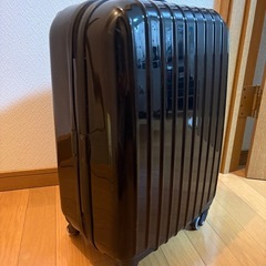【取引中】機内持ち込み可能スーツケースの画像