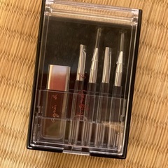 アニエスベー プチミニブラシと elileポーチ の画像