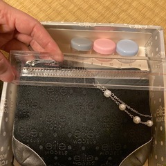 アニエスベー プチミニブラシと elileポーチ の画像