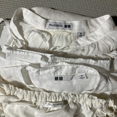 白系ブラウス3枚の画像