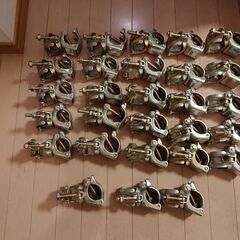 【取引交渉中】単管パイプ 48.6 ×10本（サイズ79.5-200）,クランプ×28個、ベースx4、キャップx10の画像