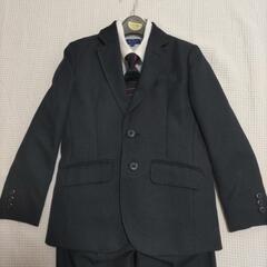 子供用スーツのセットの画像