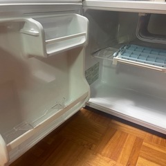 1人用の冷蔵庫の画像