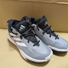 アディダスジュニア用バスケットシューズCross Em Up セレクト グレー 20cm　の画像