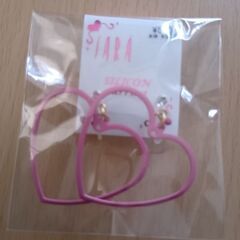 【新品】SARA ハートとクリスタルのイヤリングの画像