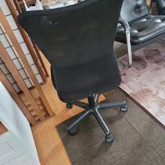 キャスター付き椅子の画像