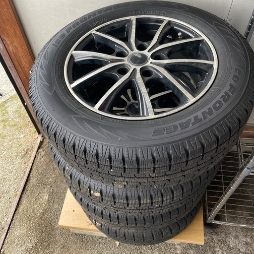 セレナ スタッドレスタイヤ 15 インチ ホイール付き