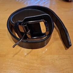 野球　スパイクとベルトの画像