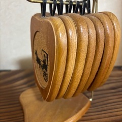 木製りんご型コースターの画像