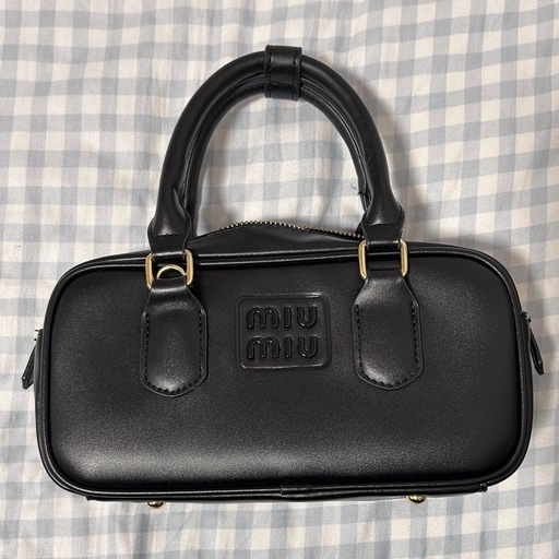 miumiu アルカディ レザーバッグ黒 (らむ) 北巽のバッグ miumiu アルカディ レザーバッグ黒 (らむ) 北巽のバッグ