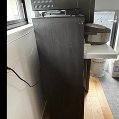 IKEAの電子レンジ置き、キッチン家具、IKEA BESTAシリーズの画像