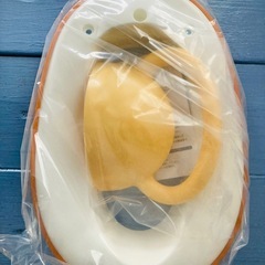残り一点！取つ手付き補助便座（新品）の画像
