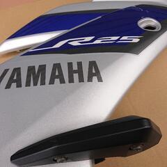 ヤマハYZF-R25 右カウルの画像