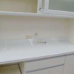 パモウナ レンジボード 幅140×奥50×高195cm 白エナメル ソフトクロージング コンセント付き 食器棚 キッチンボード Pamouna  札幌市 清田区 平岡の画像