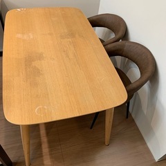 ダイニングテーブル　4人掛けサイズ