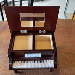 グランドピアノ型オルゴール（収納付き）の画像