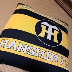 阪神タイガースクッションの画像