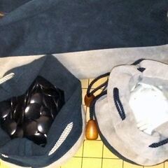 [4月末迄掲載予定] 囲碁セット(折り畳み式囲碁盤と碁石２セット)の画像