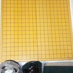 [4月末迄掲載予定] 囲碁セット(折り畳み式囲碁盤と碁石２セット)の画像