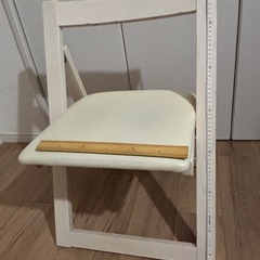 折り畳みチェア　木製　白の画像