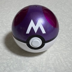 ポケモン　ソフビ人形とモンスターボールの画像